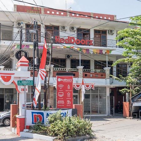 เรดดอร์ซ พลัส แอต กูนังซารี สุราบายา Hotel Kedurus ภายนอก รูปภาพ