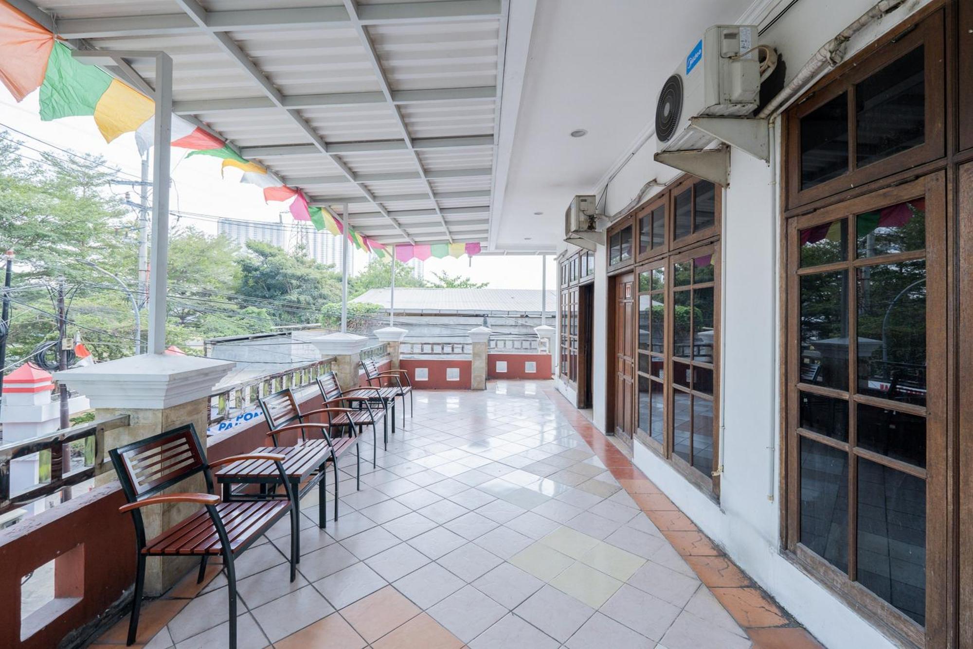 เรดดอร์ซ พลัส แอต กูนังซารี สุราบายา Hotel Kedurus ภายนอก รูปภาพ