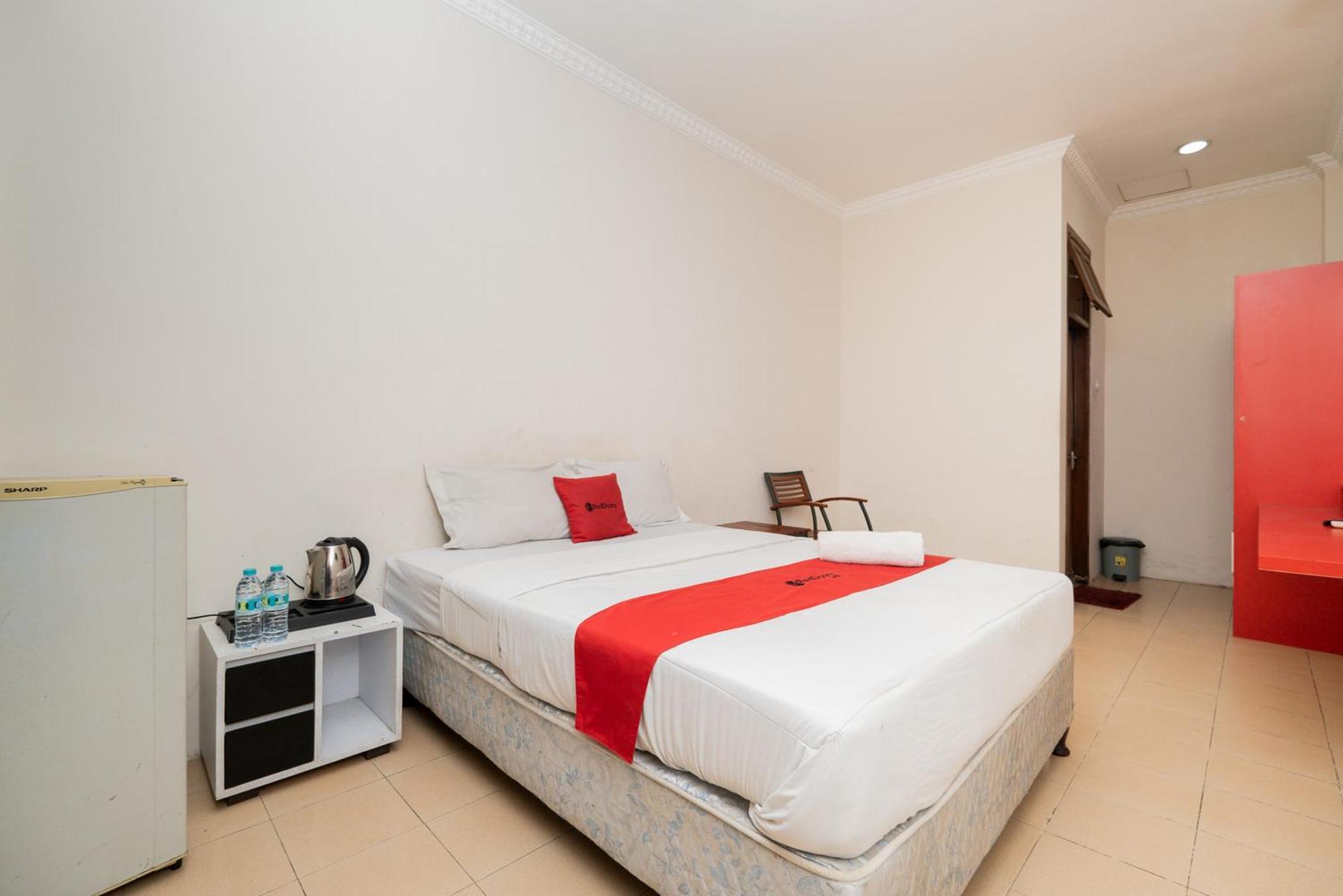 เรดดอร์ซ พลัส แอต กูนังซารี สุราบายา Hotel Kedurus ภายนอก รูปภาพ