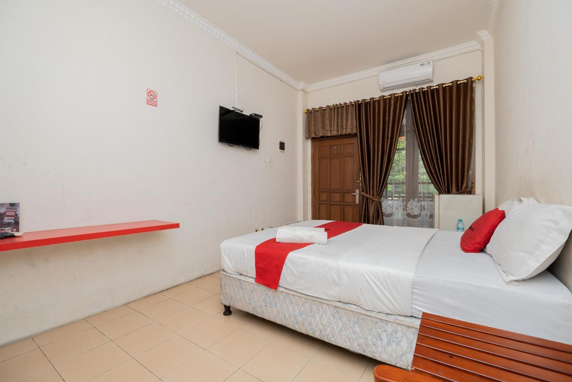 เรดดอร์ซ พลัส แอต กูนังซารี สุราบายา Hotel Kedurus ภายนอก รูปภาพ