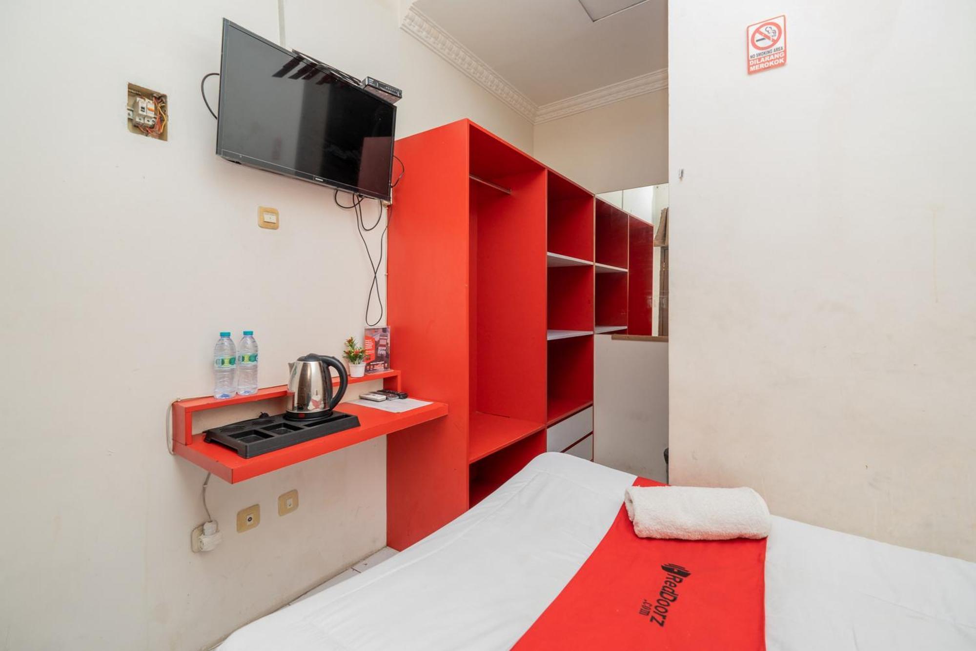 เรดดอร์ซ พลัส แอต กูนังซารี สุราบายา Hotel Kedurus ภายนอก รูปภาพ
