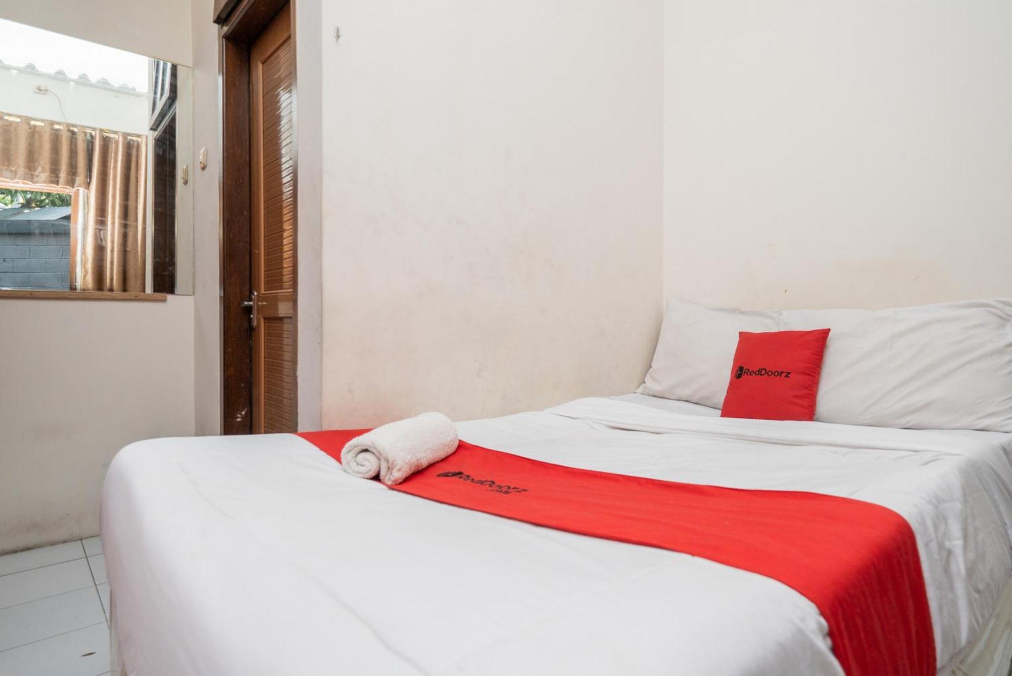 เรดดอร์ซ พลัส แอต กูนังซารี สุราบายา Hotel Kedurus ภายนอก รูปภาพ