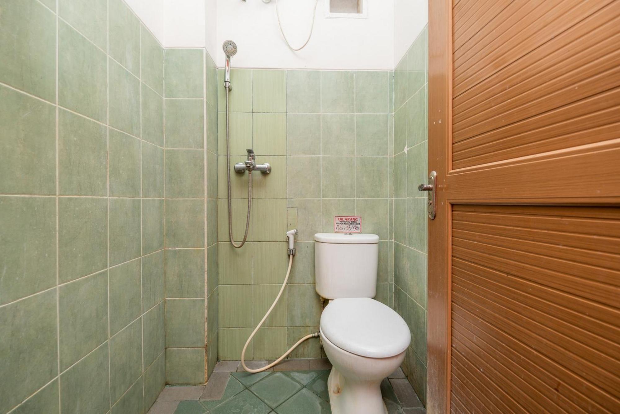 เรดดอร์ซ พลัส แอต กูนังซารี สุราบายา Hotel Kedurus ภายนอก รูปภาพ